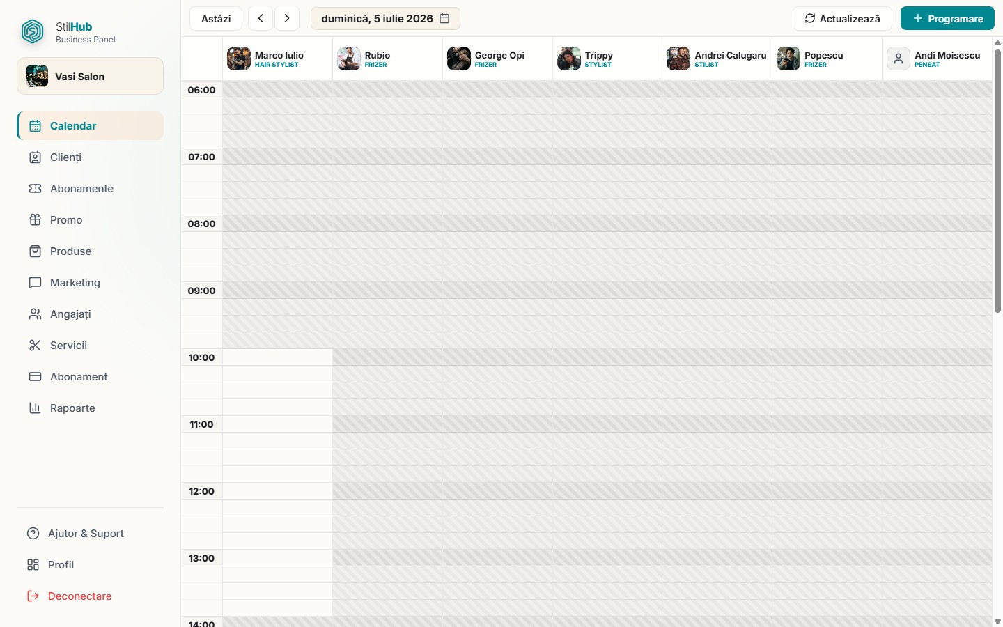 The StilHub business panel calendar, with bookings displayed in columns per staff member